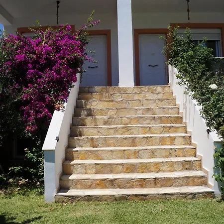 Michaella's Maissonete At Rafaella